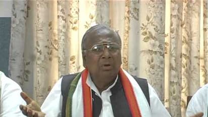 టీఆర్ఎస్ నుంచి నాకు ఆఫర్లు, పార్టీ నుంచి పంపాలనుకుంటున్నారు: విహెచ్