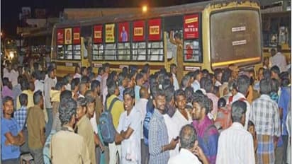 கர்ப்பிணி பெண்ணை எட்டி உதைத்த அரசு பஸ் டிரைவர்...!