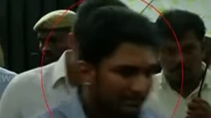 27 வயசுதான்...! வசமாக சிக்கினார் விவேக்..! அழைத்து சென்றது ஐ.டி..