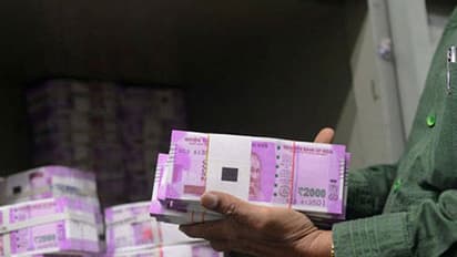 വാളയാറിൽ 49 ലക്ഷം രുപയുടെ കുഴൽപ്പണം പിടികൂടി