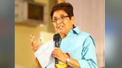 பத்து பெண்களை திரட்டி கணவன் மூக்கை உடைக்க வேண்டும் - கிரண்பேடி பரபரப்பு பேச்சு...!