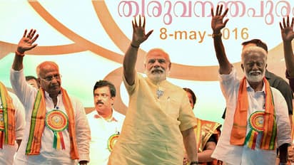 Modi asks Keralites to think of future, not changing regimes
