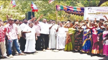 10 கி.மீ தொலைவிற்குள் நான்கு மணல் குவாரிகள்; தடை செய்ய கோரி விசிக ஆர்ப்பாட்டம்…