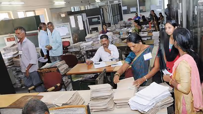 ನಿವೃತ್ತಿಯ ಅಂಚಿನಲ್ಲಿರುವ ನೌಕರರಿಗೆ ‘ಬಡ್ತಿ ಭಾಗ್ಯ'