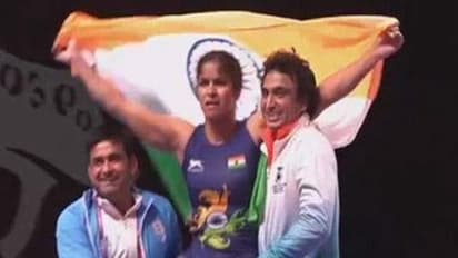 ஆசிய மல்யுத்த போட்டியில் இந்தியாவுக்கு முதல் தங்கத்தை வாங்கி கொடுத்த வீராங்கனை...