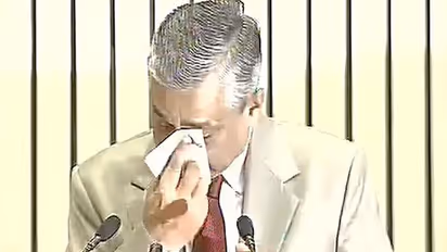 మళ్లీ ఏడ్చారు!