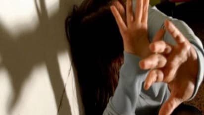 'കോഴിക്കോട് സെയില്സ് ഗേളിനെ വീട്ടില് പൂട്ടിയിട്ട് മര്ദ്ദിച്ചു'; സ്ഥാപന ഉടമയ്ക്കെതിരെ പരാതി