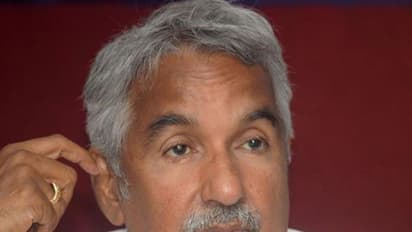 കെ പി അനിൽകുമാർ പാർട്ടി വിട്ടതിനെക്കുറിച്ച് പ്രതികരിക്കാതെ ഉമ്മൻചാണ്ടി