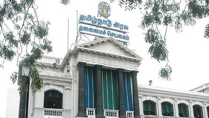 அரசு ஊழியர்கள், அடையாள அட்டையுடன் இருக்க உத்தரவு..!