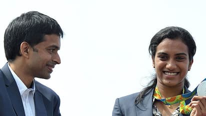 Naidu promises world class badminton academy to Gopichand at Amravati