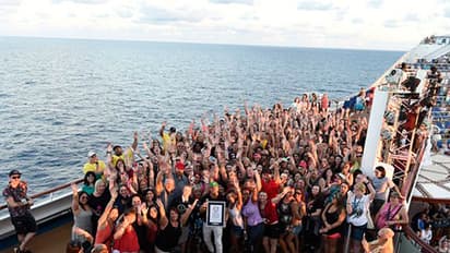 സെല്ഫി എടുത്ത് ഗിന്നസ് റെക്കോഡിട്ട യുവാവ്