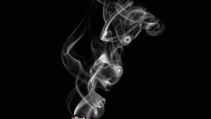 ನೀವು ನಿಯಮಿತವಾಗಿ ಸಿಗರೇಟ್ ಸೇದುತ್ತಿದ್ದೀರಾ : ಹಾಗಾದರೆ ನಿಮಗೆ ಉಳಿದವರಿಗಿಂತ ಹೆಚ್ಚಿಗೆ ಎಷ್ಟು ಬಾರಿ ಹೃದಯಾಘಾತವಾಗುತ್ತದೆ ಗೊತ್ತೆ ?