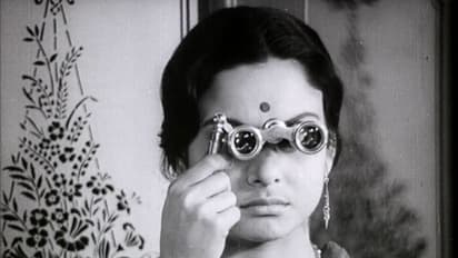 বাড়িতে বসেই হয়েছিল শ্যুটিং, চারুলতা ছবিকে এক অন্যস্বাদে গড়েছিলেন সত্যজিৎ রায়