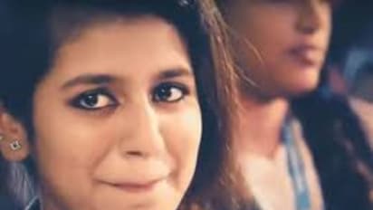 பேஸ்புக் நிறுவனர் ஜூகர்பெர்க்கை மிஞ்சிய நடிகை பிரியா வாரியார்!