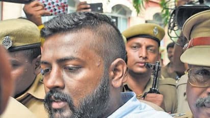 జైలు నుంచే నేరాలు.. 81 మంది జైలు అధికారులకు లంచాలు