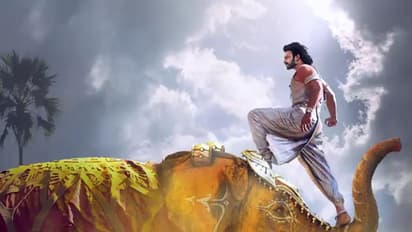 ಸಾರ್ವಜನಿಕರಿಂದ 'ಬಾಹುಬಲಿ-2' ಲಕ್ಷಾಂತರ ಲೂಟಿ: ನಗರದಲ್ಲಿ ಇಂದೇ ಬಿಡುಗಡೆ !