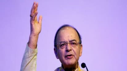 "தீவிரவாதிகள் எல்லோரும் காஷ்மீரை விட்டு ஓடத் தொடங்கியுள்ளனர்" - மார்தட்டும் அருண் ஜெட்லி!!