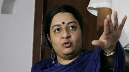 எனக்கு அச்சுறுத்தல் இருக்கு; ஆனா பாதுகாப்பெல்லாம் வேண்டாம்! ஜெ.தீபா ஓபன் டாக்!