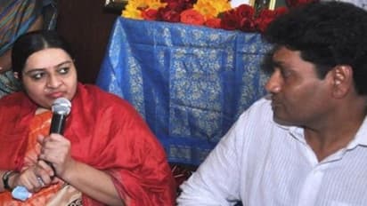 மாதவனை விரட்டியடித்த தீபா - வீட்டுக்குள் வர வேண்டாம் என ஆவேசம்