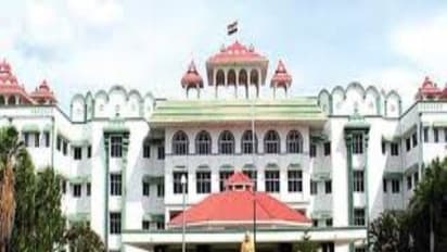 கோவில் வளாகங்களில் இனி கடைகள் இருக்கக் கூடாது…. உயர்நீதிமன்றம் அதிரடி உத்தரவு !!