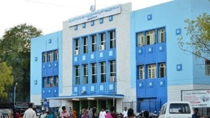 அச்சோ நெஞ்சுவலி...! - போலீசுக்கு டிமிக்கி கொடுத்து அரசியல்வாதியை பின்பற்றும் ஜாக்டோ ஊழியர்...!!