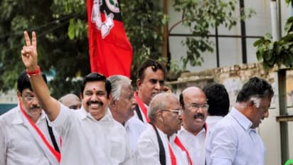 அப்படின்னா இரட்டை இலை சின்னமும், அ.தி.மு.க.ங்கிற பெயரும் டம்மிதானா?: அமைச்சர்களை அலற வைக்கும் தோல்வி கேள்விகள்...