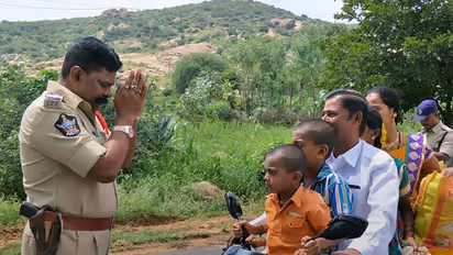 Even the cops feel helpless, this Twitter picture proves that