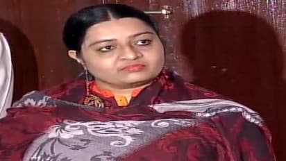 ஜெ.வின் சிறைத்தண்டனையை ஏற்க தயாரா...???தீபாவை சரமாரி கேள்விகள் கேட்ட நடிகர் ஜீவா...