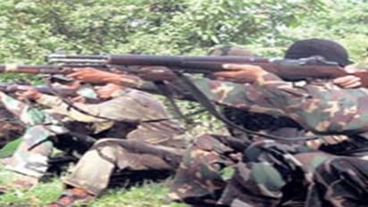 10 மாவோயிட்டுகள் சுட்டுக்கொலை - பதிலடி கொடுத்த சி.ஆர்.பி.எப் படை...