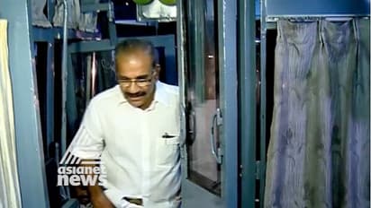 ഡീലക്സ് ബസില് യാത്ര ചെയ്ത് ഗതാഗത മന്ത്രി