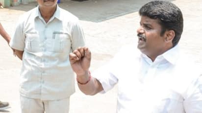 பட்ட காலிலே படும்... கெட்ட குடியே கெடும்: செய்வதறியாமல் திணறும் விஜயபாஸ்கர்