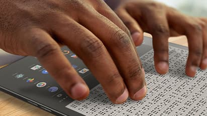 കാണുന്നുണ്ടോ, കാഴ്ചയറ്റ  ഈ മനുഷ്യരുടെ ലോകം?