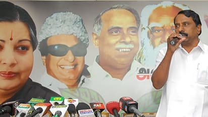 “ஓபிஎஸ் ஒரு பொருட்டே அல்ல.. திமுகதான் நமக்கு போட்டி” – கொக்கரித்த செங்க்ஸ்.. டிடிவி குரூப் ஆலோசனையின் பின்னணி