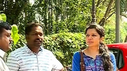 Con lady, aide nabbed while trying to exchange banned currencies