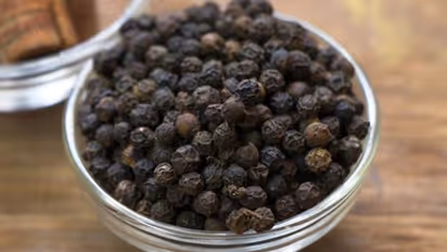 കുരുമുളക് സംഭരണ കേന്ദ്രത്തിന്‍റെ താഴ് തകര്‍ത്ത് മോഷണം; 800 കിലോ കുരുമുളക് കവര്‍ന്നു, നഷ്ടം നാല് ലക്ഷം