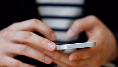 Apple sued for 'knowingly selling defective iPhone 6'