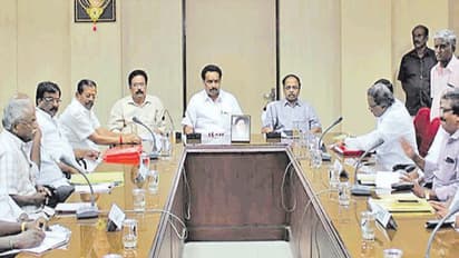 ஸ்டிரைக்குக்கு முட்டுகட்டை போட்ட அமைச்சர் எம்.ஆர். விஜயபாஸ்கர் - பேச்சுவார்த்தையில் உடன்பாடு...!