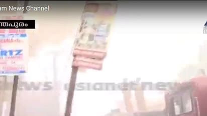 പത്മനാഭസ്വാമി ക്ഷേത്രത്തിനു സമീപം തീപിടിത്തം; സംഭവം അതീവസുരക്ഷാ പ്രാധാന്യമുള്ള മേഖലയില്; തീ അണയ്ക്കാന് ശ്രമം തുടരുന്നു