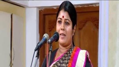 இப்படி கீழ்த்தரமாகவா விஜயகாந்தை விமர்சிப்பது! அரசியல் நாகரிகத்தை அமைச்சர் கற்றுக் கொள்ள வேண்டும்! கிருஷ்ணபிரியா கண்டனம்!