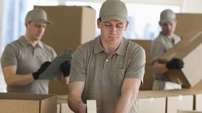 പ്രവാസികള് നാട്ടിലേക്ക് അയച്ച ടണ് കണക്കിന് കാര്ഗോ കെട്ടിക്കിടക്കുന്നതായി റിപ്പോര്ട്ട്