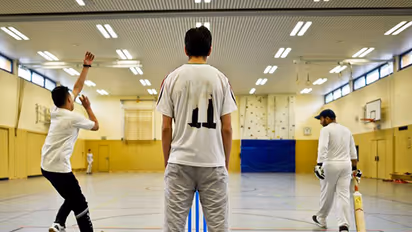 Afghan refugees get Germany hooked to cricket