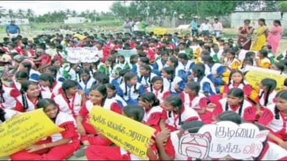 சாராயக் கடையை உடனடியாக மூட வேண்டி மாணவ, மாணவிகள் பெண்கள் போராட்டம்;