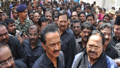 விசாரணை கமிஷனே இப்பதான் அமைச்சிருக்கீங்க... விஷமிகள் ஊடுருவல் என்று எப்படி சொல்லலாம்... கேள்வி மேல் கேள்வி கேட்டு நசுக்கிய ஸ்டாலின்