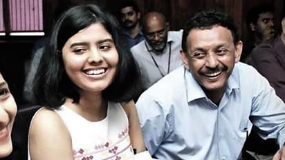 ಮಣಿಪಾಲದ ವಿದ್ಯಾರ್ಥಿನಿಗೆ ಕೊನೆಗೂ ಸಿಕ್ತು ‘ಕೈ’: ವಿಶ್ವದ ಮೊದಲ ಆಪರೇಷನ್ ಕೊಚ್ಚಿಯಲ್ಲಿ ಯಶಸ್ವಿ