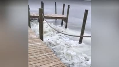 ഇവിടെ തീരത്തടിയ്ക്കുന്നത് തിരമാലകളല്ല, ഐസ് കട്ടകള്