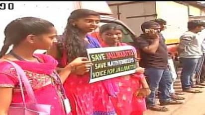 மோடியின் சொந்த மாநிலம் குஜராத்திலும் களைகட்டியது போராட்டம்.. ஜல்லிக்கட்டுக்கு ஆதரவு தெரிவித்து மும்பையில் ஊர்வலம்…