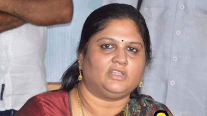 ఫిరాయింపు ఎంపీ కొత్తపల్లి గీతకు షాక్..