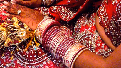 കല്ല്യാണ ചടങ്ങിനിടയിലെ കൂട്ടയടി; കാരണം വധുവിന്‍റെ മുന്‍ കാമുകന്‍