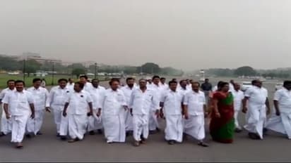 சந்திக்க மறுத்த மோடி - வேறு வழியின்றி ராஜ்நாத்தை சந்தித்த அதிமுக எம்பிக்கள்