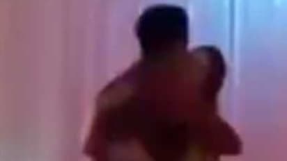 తాగినమైకంలో.. పరాయి వ్యక్తి భార్యను నడిరోడ్డుపై..